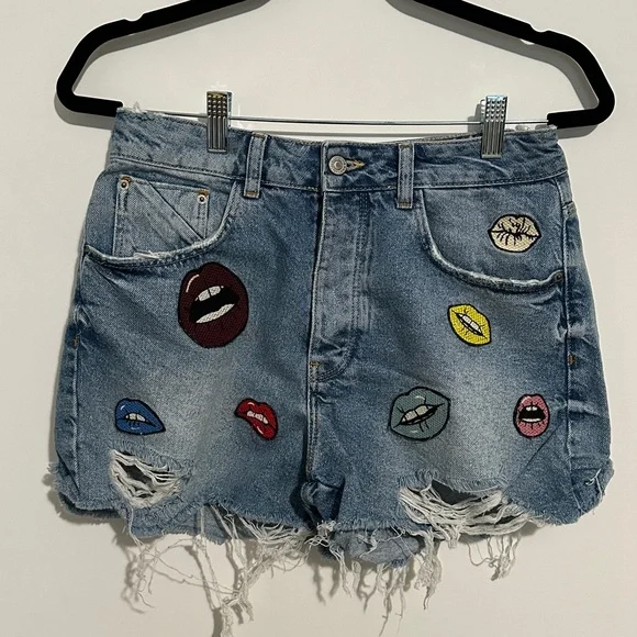 Zara Trafaluc Lips Patch Distressed Denim Shorts US 6 - Picture 1 of 8